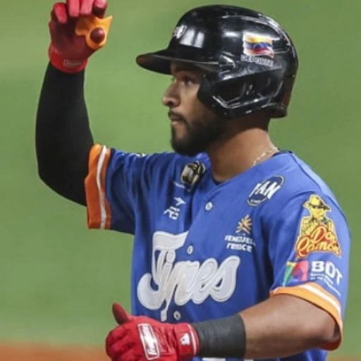 Tigres de Aragua resiste la embestida caraquista y vence 9-8 a Leones en un final de infarto