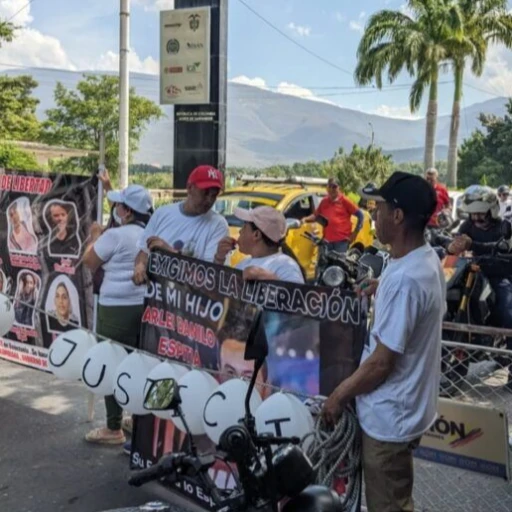 Vuelven a cerrar el puente Simón Bolívar los familiares de detenidos en Venezuela