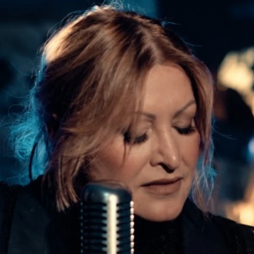 Ana Boleros lleva “El triste” del romanticismo al rock