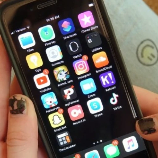 Un estudio con jóvenes constata que el uso excesivo de redes sociales aumenta el aislamiento