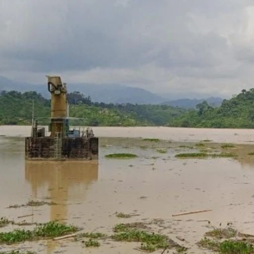 Segura señaló que la represa está “totalmente colmatada”