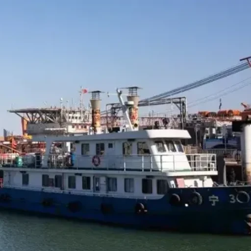 Irán impone "control estricto" en Ormuz y cierra de nuevo el paso por el bloqueo de EE.UU.