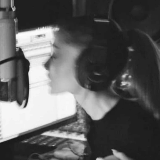 Ariana Grande regresa al estudio y aviva rumores sobre su octavo álbum