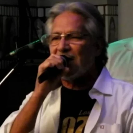 Por qué se fue, y por qué murió": Falleció la voz que inmortalizó "El último beso" de los 007